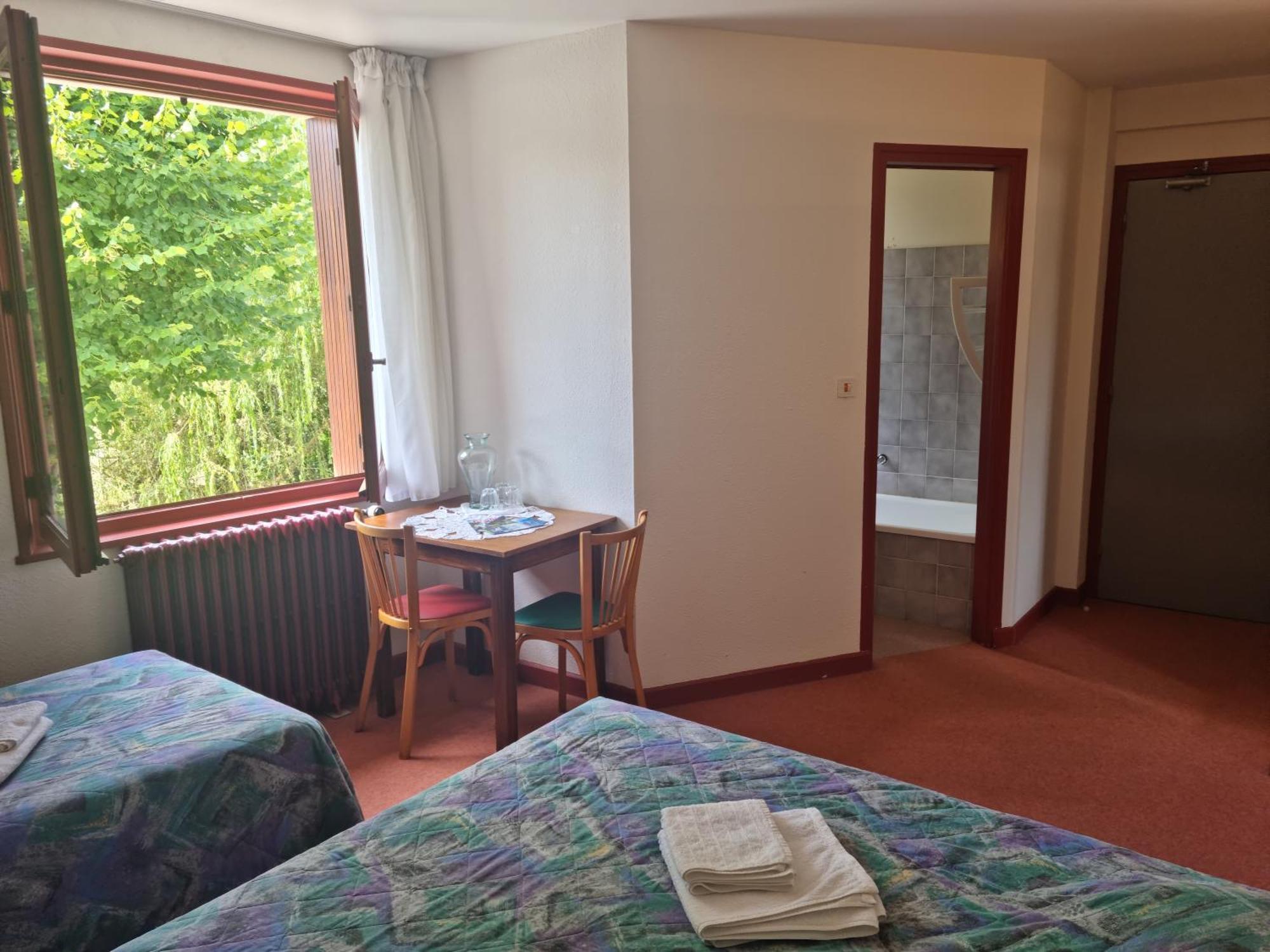 Au Pont De La Gineze Bed & Breakfast Barjac  Ngoại thất bức ảnh